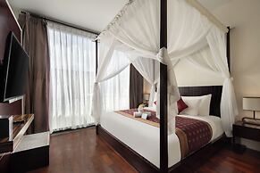 18 Suite Villa Kuta