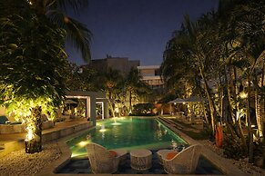 18 Suite Villa Kuta