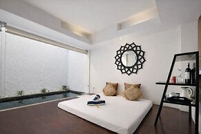 18 Suite Villa Kuta