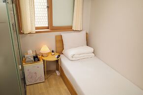 Starria Hostel Foreign Guest Only