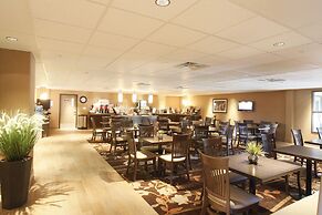 Pomeroy Inn & Suites at Olds