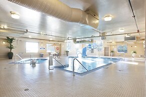 Pomeroy Inn & Suites at Olds