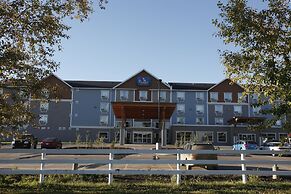 Pomeroy Inn & Suites at Olds
