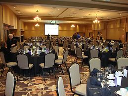 Pomeroy Inn & Suites at Olds