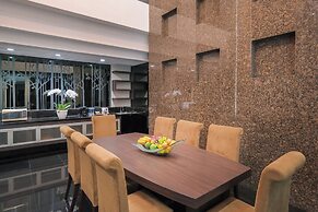 Merlynn Park Hotel
