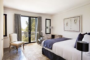 Box art hotel