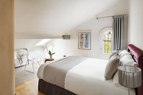 Box art hotel