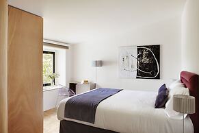 Box art hotel