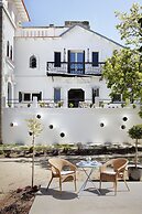 Box art hotel