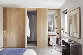 Box art hotel