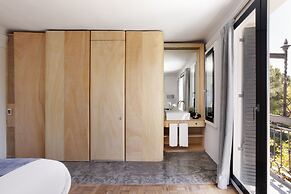 Box art hotel