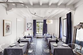 Box art hotel