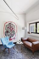 Box art hotel