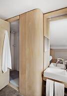 Box art hotel