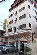 Lucky 2 Guesthouse