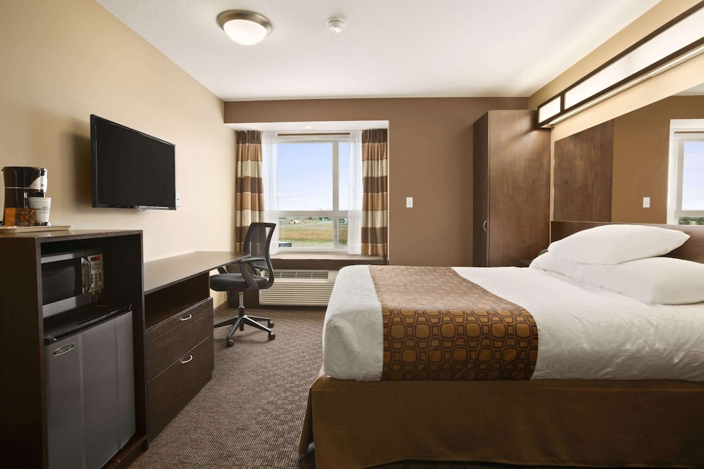 Microtel Inn & Suites by Wyndham Blackfalds Red Deer North