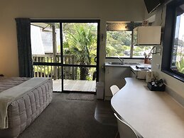 Bay Cabinz Motel
