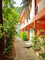 Hollanda Montri Guesthouse