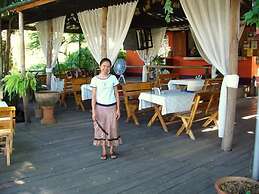 Hollanda Montri Guesthouse