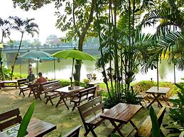 Hollanda Montri Guesthouse