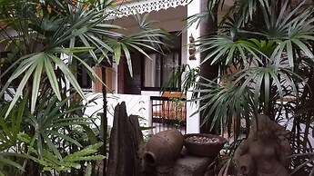 Hollanda Montri Guesthouse