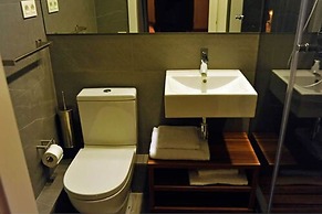 THE 8 Boutique B&B