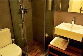 THE 8 Boutique B&B