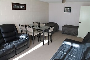 Riverview Motel