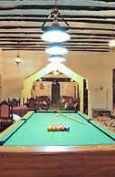 Dhow Palace Hotel