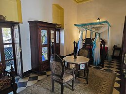 Dhow Palace Hotel