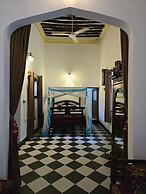 Dhow Palace Hotel