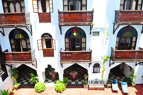 Dhow Palace Hotel