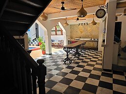 Dhow Palace Hotel