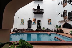 Dhow Palace Hotel
