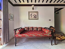 Dhow Palace Hotel