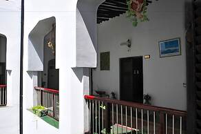 Dhow Palace Hotel