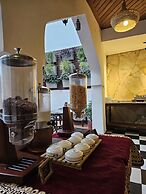 Dhow Palace Hotel