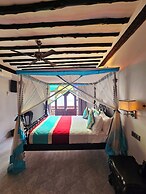 Dhow Palace Hotel