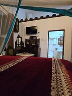 Dhow Palace Hotel