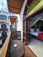 Dhow Palace Hotel