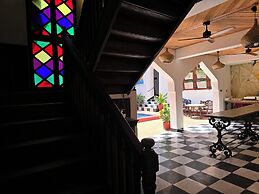 Dhow Palace Hotel
