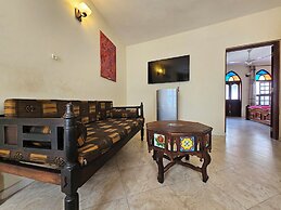 Dhow Palace Hotel