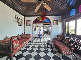 Dhow Palace Hotel