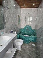 Dhow Palace Hotel