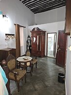 Dhow Palace Hotel