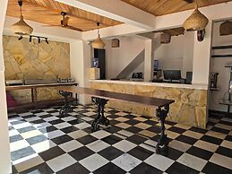 Dhow Palace Hotel