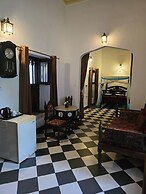 Dhow Palace Hotel