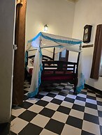 Dhow Palace Hotel