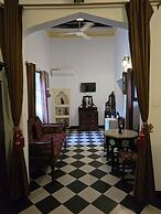 Dhow Palace Hotel