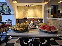 Dhow Palace Hotel